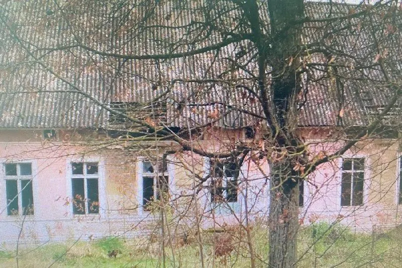 Довоенное здание начальной школы в пос. Узловое Краснознаменского района Калининградской области ушло с аукциона по начальной цене — площадь 345,3 кв. м, покупатель — частное лицо.
