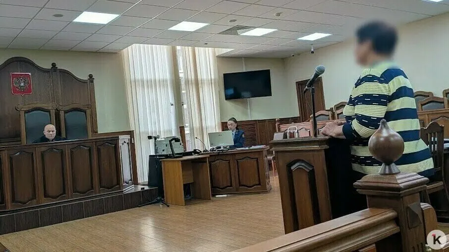 77‑летнюю женщину попросили уточнить противоречивые показания: устанавливают дату визита и порядок ухода членов семьи, некоторые детали остаются неясными.