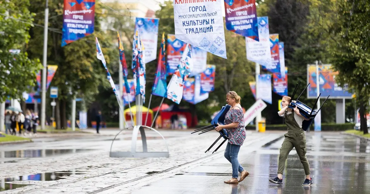 Вечерняя часть фестиваля «Русская Балтика» на «Ростех Арене», запланированная на 3 июля, отменена из‑за ухудшения погоды. Выступления перенесли на воскресенье, субботняя программа сохраняется.