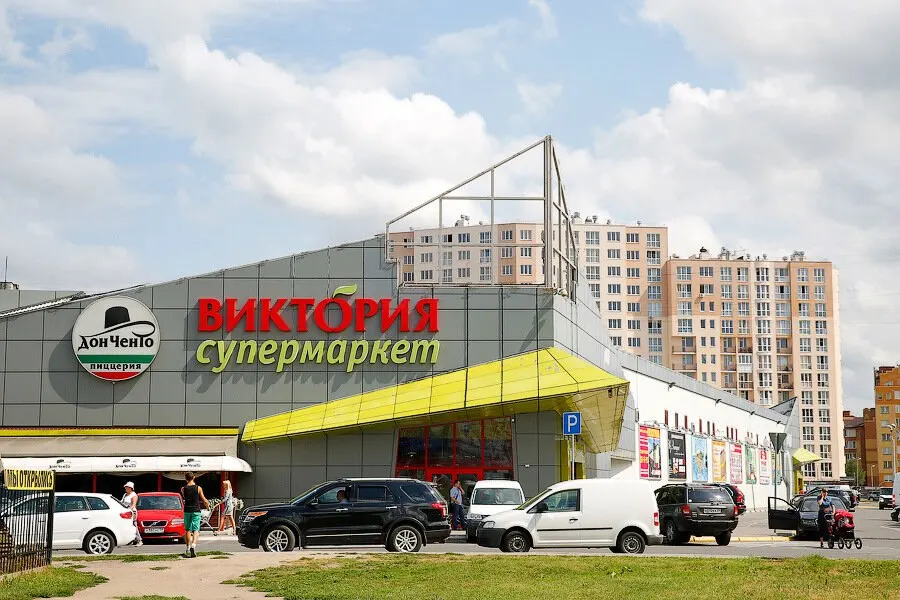 Супермаркет «Виктория» на улице Гайдара прекратил работу: по словам местных, последний рабочий день пришёлся на 29 июля. Магазин работал с начала 2000-х годов.