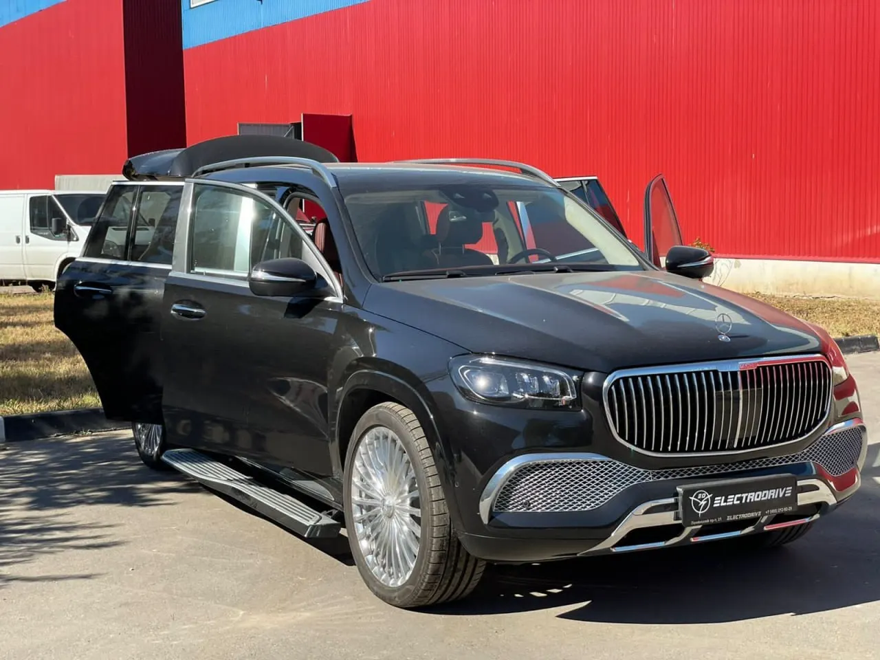 В декларации главы региона указаны Maybach 2025 стоимостью 30 млн рублей и Mercedes‑Benz G‑Class за 16,5 млн рублей. Подробности о доходах кандидатов из Псковской области будут опубликованы позднее.