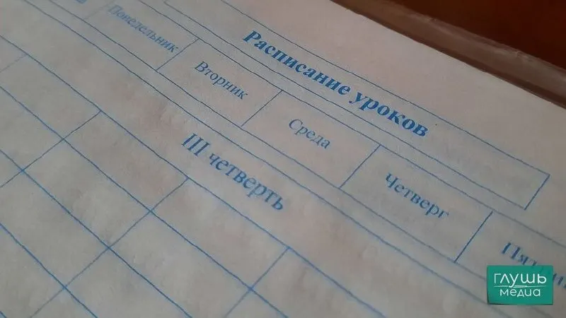 Вице‑спикер ГД Борис Чернышов предложил поощрять учащихся за прогресс в учёбе единовременными выплатами, сертификатами или грантами; обращение направлено в вице‑премьеру.