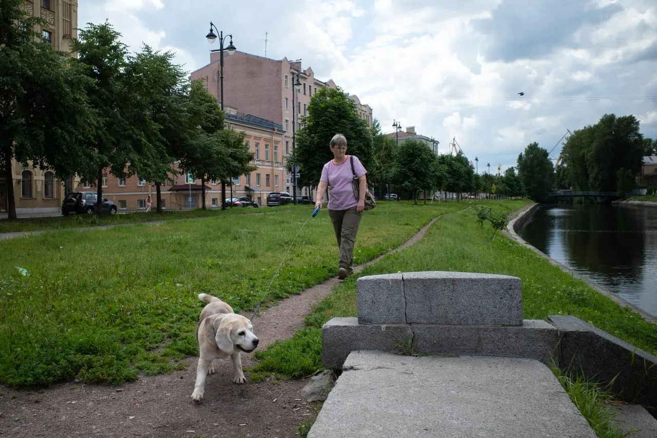 Утром в Санкт-Петербурге около +14°C. Днем ожидается +19…+21°C, переменная облачность, возможны кратковременные дожди, ветер умеренный.
