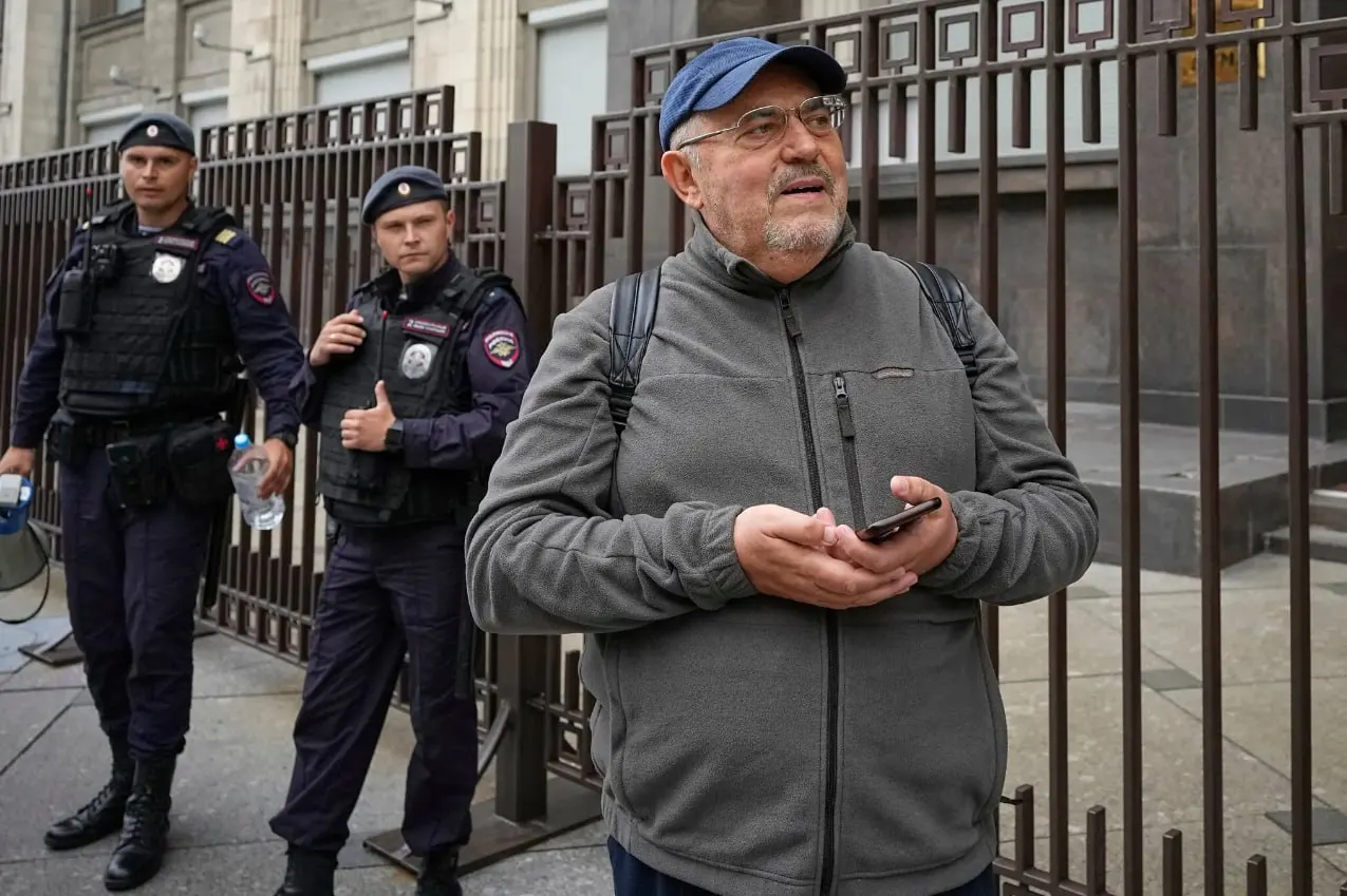 Политик Борис Надеждин задержан в Подмосковье. В Санкт-Петербурге и регионе также прошли задержания и аресты нескольких активистов и кандидатов — им вменяют административные правонарушения и санкции за старые публикации.