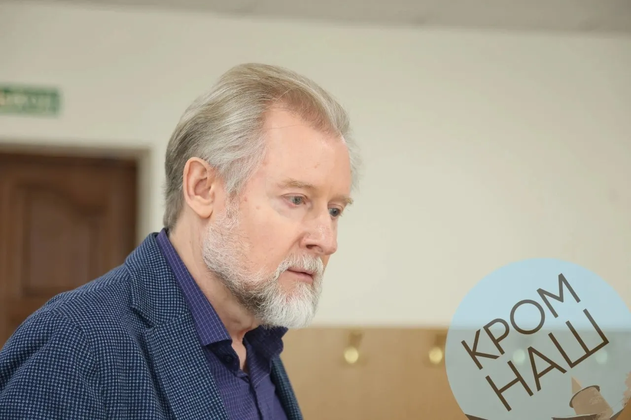 Доктор политических наук Дмитрий Гончаров резко раскритиковал экспертизу в объединённом уголовном деле Льва Шлосберга: по его мнению, заключение не опирается на научные методы и содержит предвзятые, необоснованные выводы о политической ненависти.