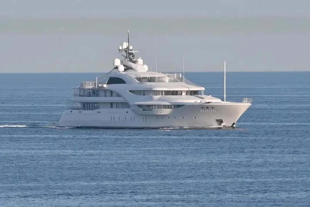 По данным анализа спутниковых снимков и морского трафика, судно Graceful после плавания через Балтийское и Северное моря оказалось в закрытом военном порту в Мурманской области.