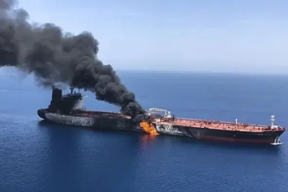 На фоне роста убытков и атак беспилотников тарифы на морское страхование грузов выросли в 2–4 раза; часть перевозок остаётся без защиты. Власти обсуждают варианты господдержки или создания обществ взаимного страхования.