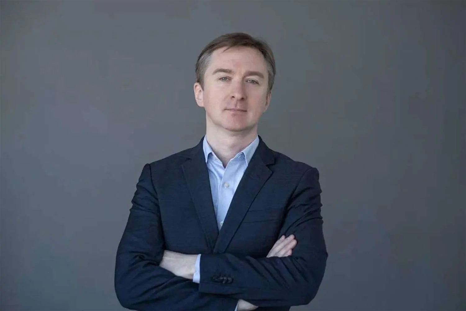 Бывший руководитель департамента кинематографии Минкультуры Дмитрий Давиденко представлен коллективу «Ленфильма». Краткая биография нового директора, история смен руководства и финансовое состояние студии.