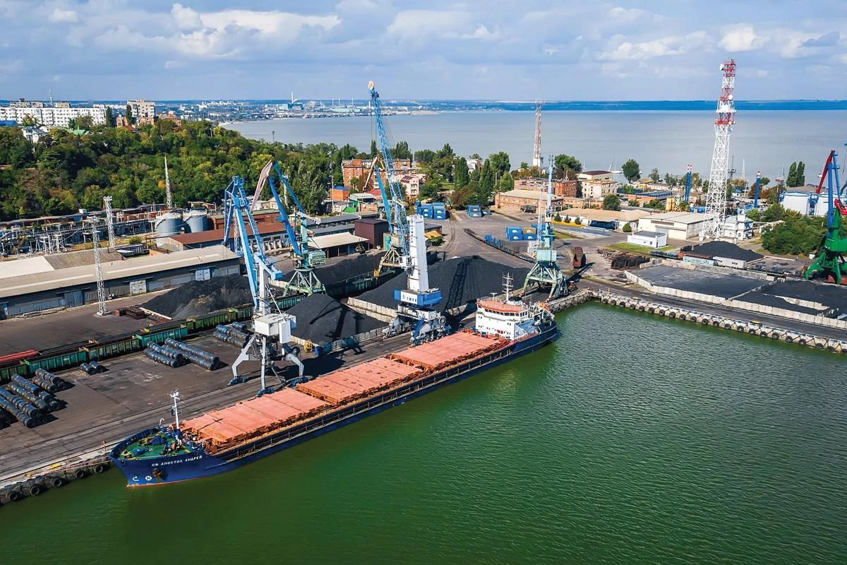 Минсельхоз предложил покрыть до 90% расходов на перевозку зерна из Ростовской области в черноморские и балтийские порты после того, как отгрузки через Азовское море прекратились из‑за атак беспилотников.