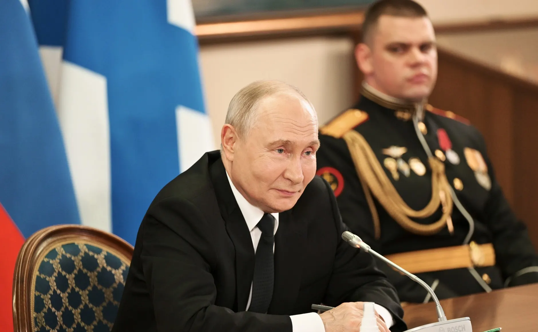 На встрече с моряками президент заявил, что конфликт завершится победой России, обвинил Киев и Запад в эскалации, пообещал обеспечить безопасность Калининградской области и прокомментировал информационную повестку.