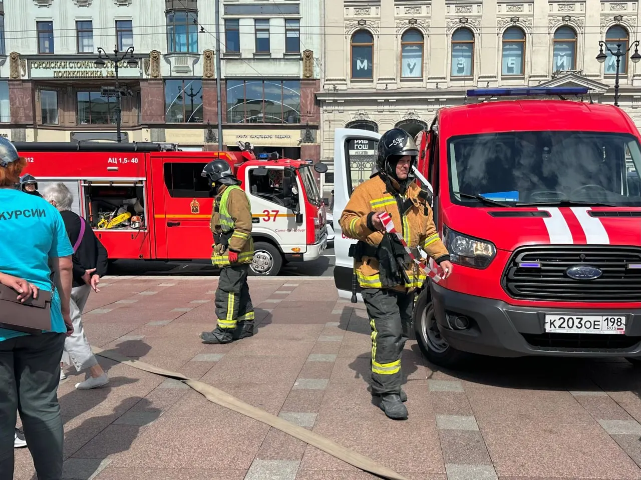 Станцию закрыли до проветривания; угрозы движению нет — Невско-Василеостровская и Московско-Петроградская линии работают по графику.