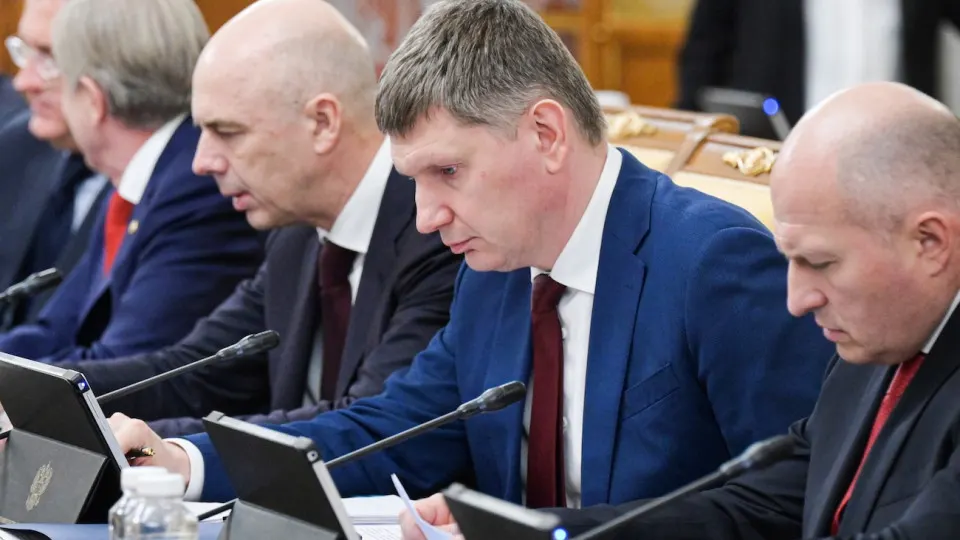 Минэкономразвития фиксирует всего +0,2% ВВП за январь–май; экономика всё больше сегментируется — Москва растёт, большая часть регионов и отраслей — в стагнации или спаде.