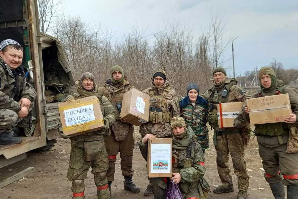 Добровольцы из разных регионов жалуются на нехватку топлива: выезды в зону «СВО» откладывают, часть грузов передаётся попутными машинами, а для закупки топлива открывают сборы.