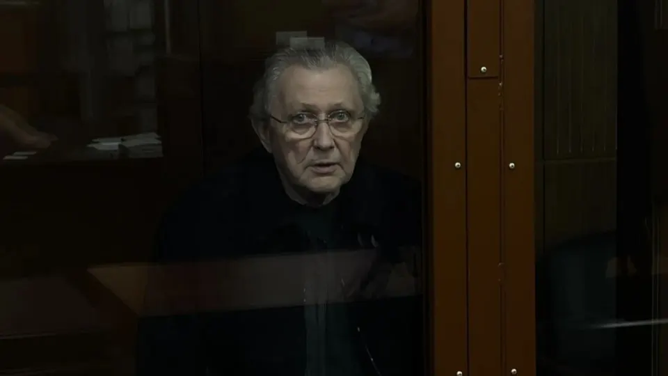 После задержания и избрания меры пресечения в виде двух месяцев содержания под стражей Илья Трабер вышел из числа учредителей нескольких компаний. Ему предъявлены обвинения в убийстве, совершённом организованной группой, и в незаконном обороте оружия; расследование связывает одно из преступлений с деловой деятельностью.