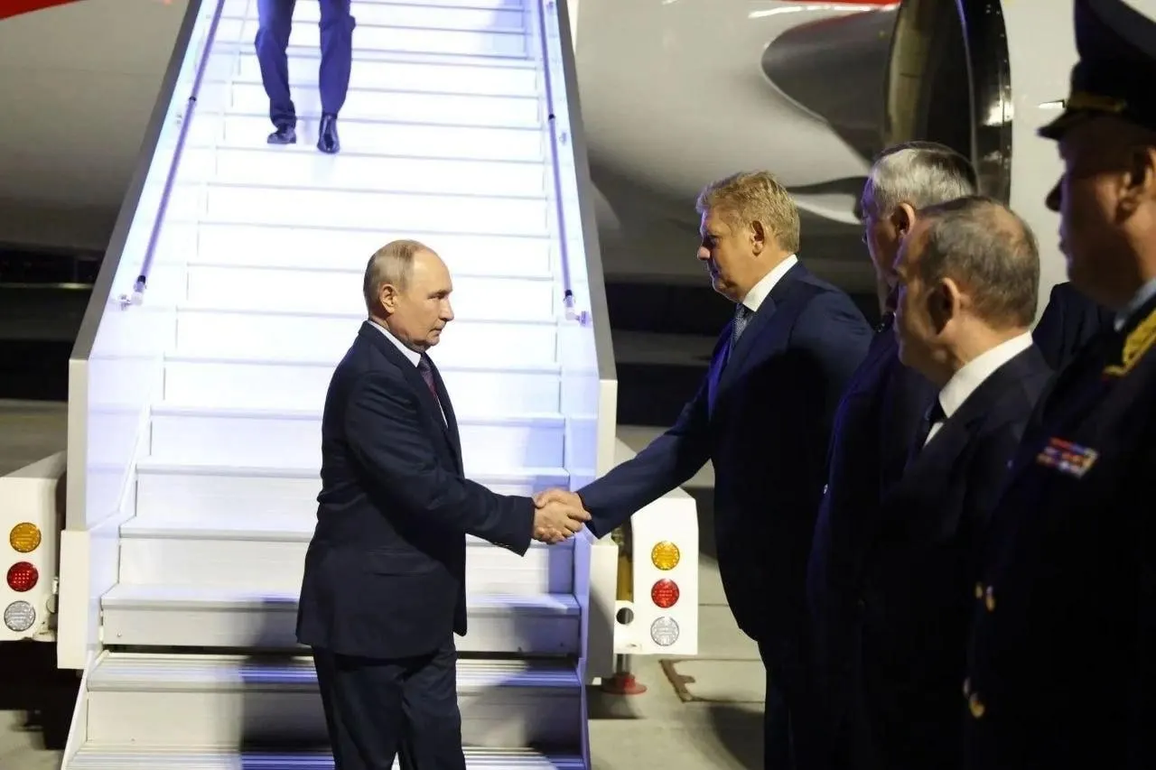 Президент прибыл в Новосибирск в рамках открытия СКИФа — Сибирского кольцевого источника фотонов.