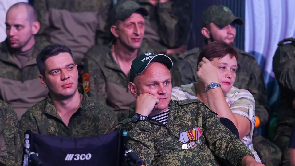 Новая волна требований к найму ветеранов СВО вызывает сомнения у бизнес-сообщества: исследования показывают, что добровольное участие в конфликте не ускоряет трудоустройство, а регионы вводят квоты и правила.