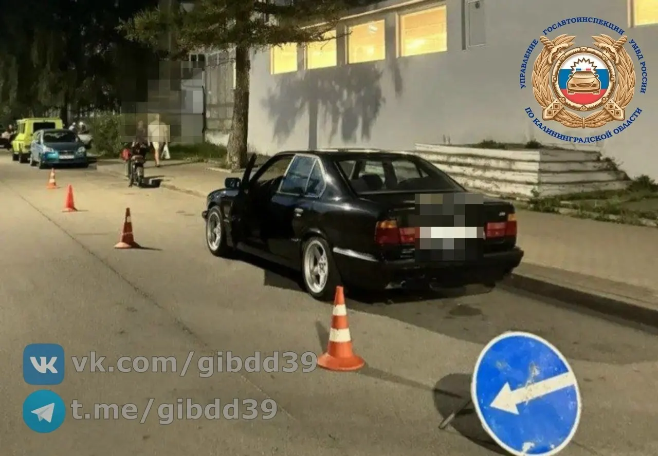 В Калининграде произошла авария между электромопедом и автомобилем у дома №12; пострадал водитель мопеда, обстоятельства ДТП устанавливаются.