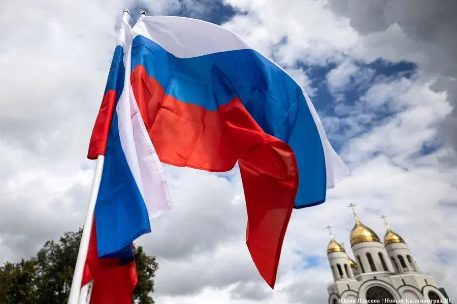 Калининград приглашает отметить День Государственного флага России 22 августа на набережной Верхнего озера: фестиваль с водно-пиротехническим шоу, концертами и мастер-классами.