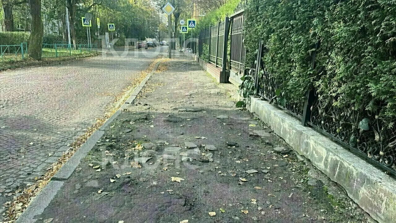 Губернатор потребовал завершить ремонт Коммунальной улицы до зимы и утвердить график работ с учетом приоритетности по месяцам.