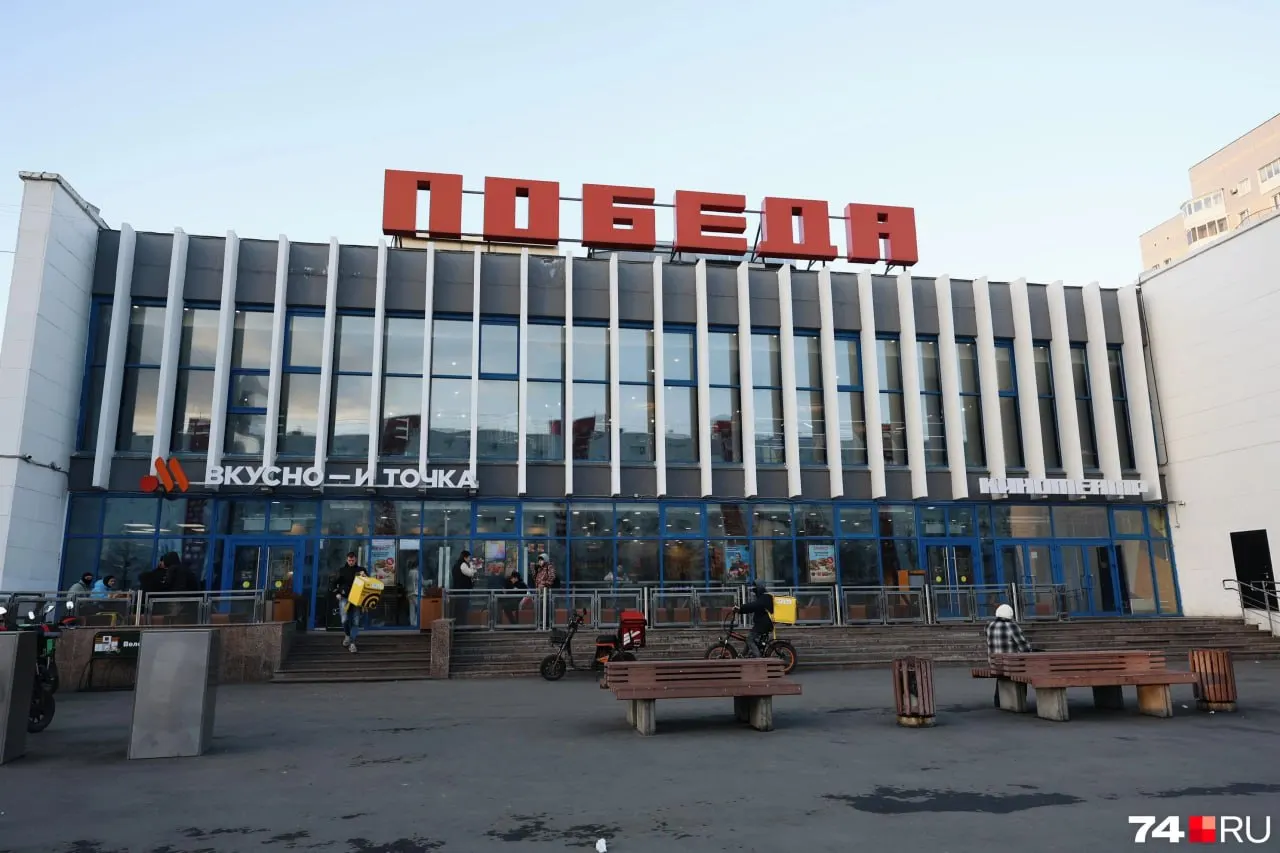 В лоте — 72 объекта коммерческой недвижимости и 11 квартир; стартовая цена госпакета — 3,7 млрд рублей.