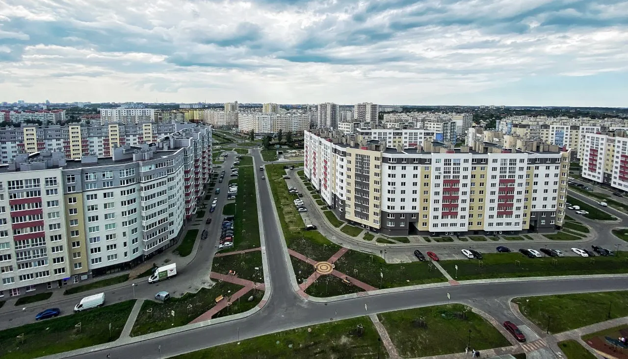 В июле стоимость квадратного метра выросла на 1,6%, а цена всей квартиры — на 1,3%, достигнув 8,96 млн руб.