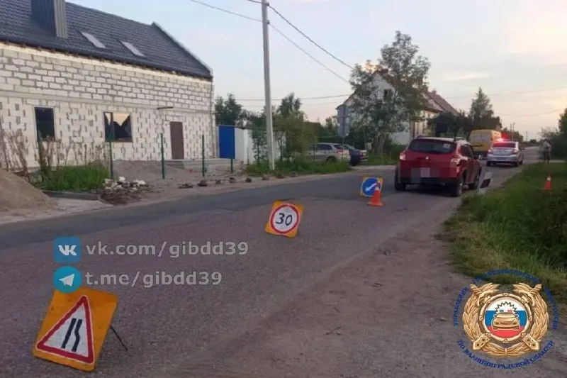 Девочка 2016 года рождения пострадала после наезда автомобиля Renault на улице Терешковой возле дома №47 в поселке Ласкино. Пешеход переходил дорогу вне пешеходного перехода. Устанавливаются обстоятельства.
