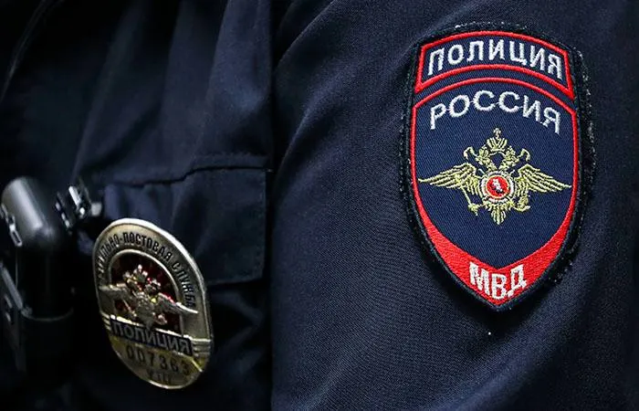 78-летний охранник склада выстрелил из пневматического оружия в 14-летнего подростка на улице Староорудийной после того, как мальчики проникли на охраняемую территорию. Пострадавший получил лёгкое ранение, в отношении охранника возбуждено уголовное дело.