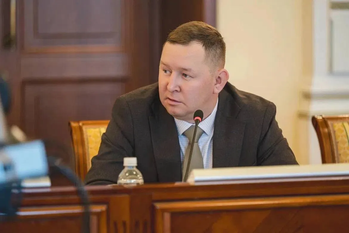 Роман Олешкин, ветеран СВО и кавалер двух орденов Мужества, назначен заместителем главы Печенгского округа. В прошлом году он прошёл стажировку в Правительстве Мурманской области по программе «Время героев».