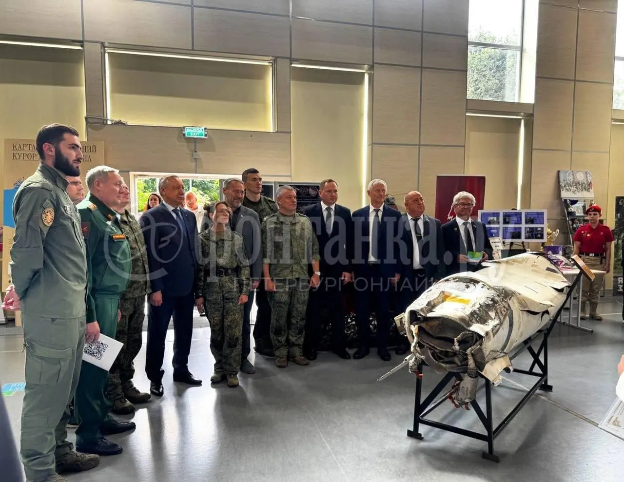 Губернатор Санкт-Петербурга ознакомился с экспозицией Курортного района: на мероприятии демонстрировали достижения воинской техники и обломки сбитых беспилотников.