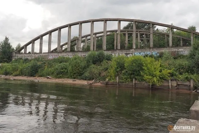 Старые арки Володарского моста в Новосаратовке могут превратиться в ангар для дронов и площадку для обучения пилотов.