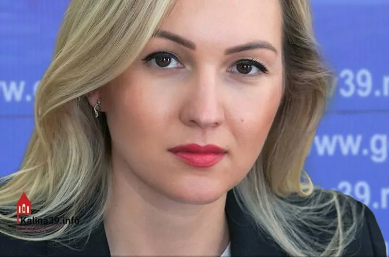Суд смягчил меру пресечения для бывшей министра молодежной политики Калининградской области Анны Мусевич и её супруга: вместо домашнего ареста введён запрет определённых действий. Дело о мошенничестве в особо крупном размере связано с закупкой мебели для молодежного форума «ШУМ» под Светлогорском; в деле фигурируют родственники региональных политиков.