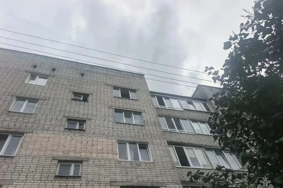 3-летний мальчик выпал из окна на улице Машиностроительной. Ребенка доставили в больницу, проводится проверка всех обстоятельств.