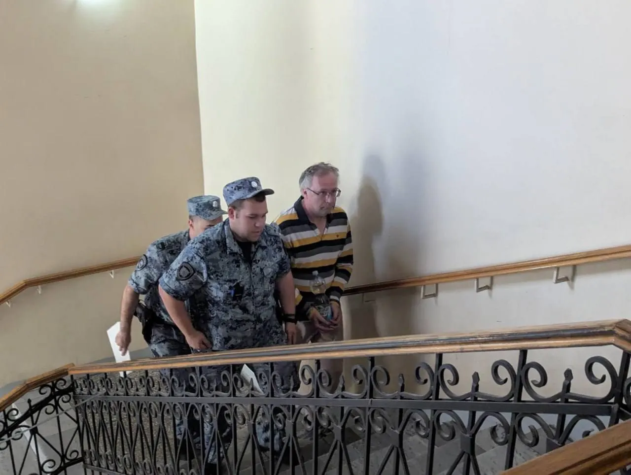 58-летний кандидат философских наук Игорь Зайцев арестован и помещён в СИЗО по делу о финансировании ФБК, признанного властями экстремистской организацией. По версии следствия, он перечислил ФБК 3,5 тысячи рублей; адвокат запросил учёт состояния здоровья супруги и наличие жилья.