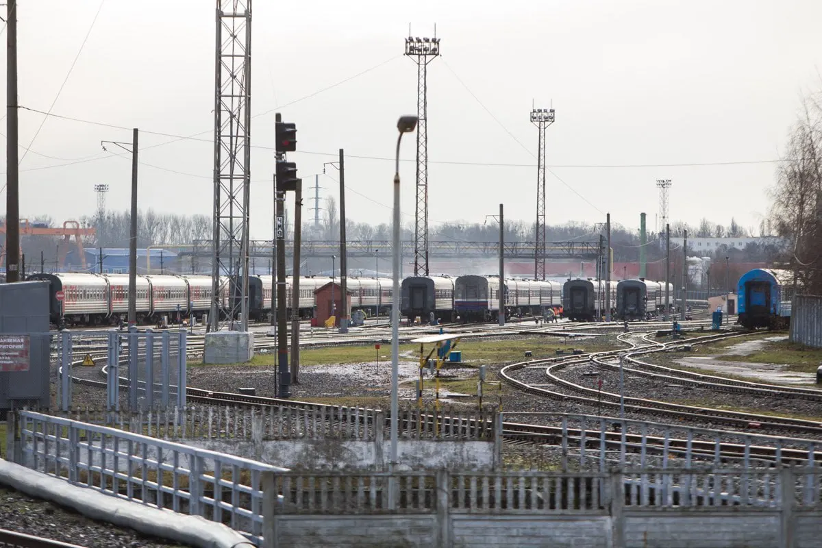 Суд Калининграда обязал закрыть переезд на Серебровской улице после прокурорской проверки, чтобы через него больше не ходил транспорт.