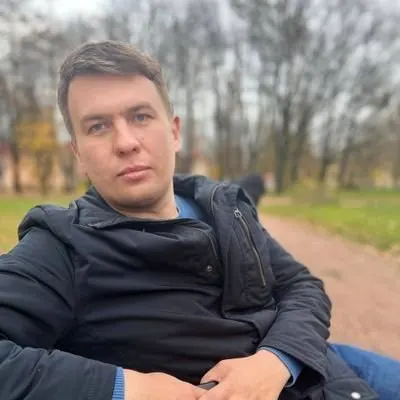 Экспертиза признала блогера Илью Ремесло вменяемым; дело продолжается после решения суда.