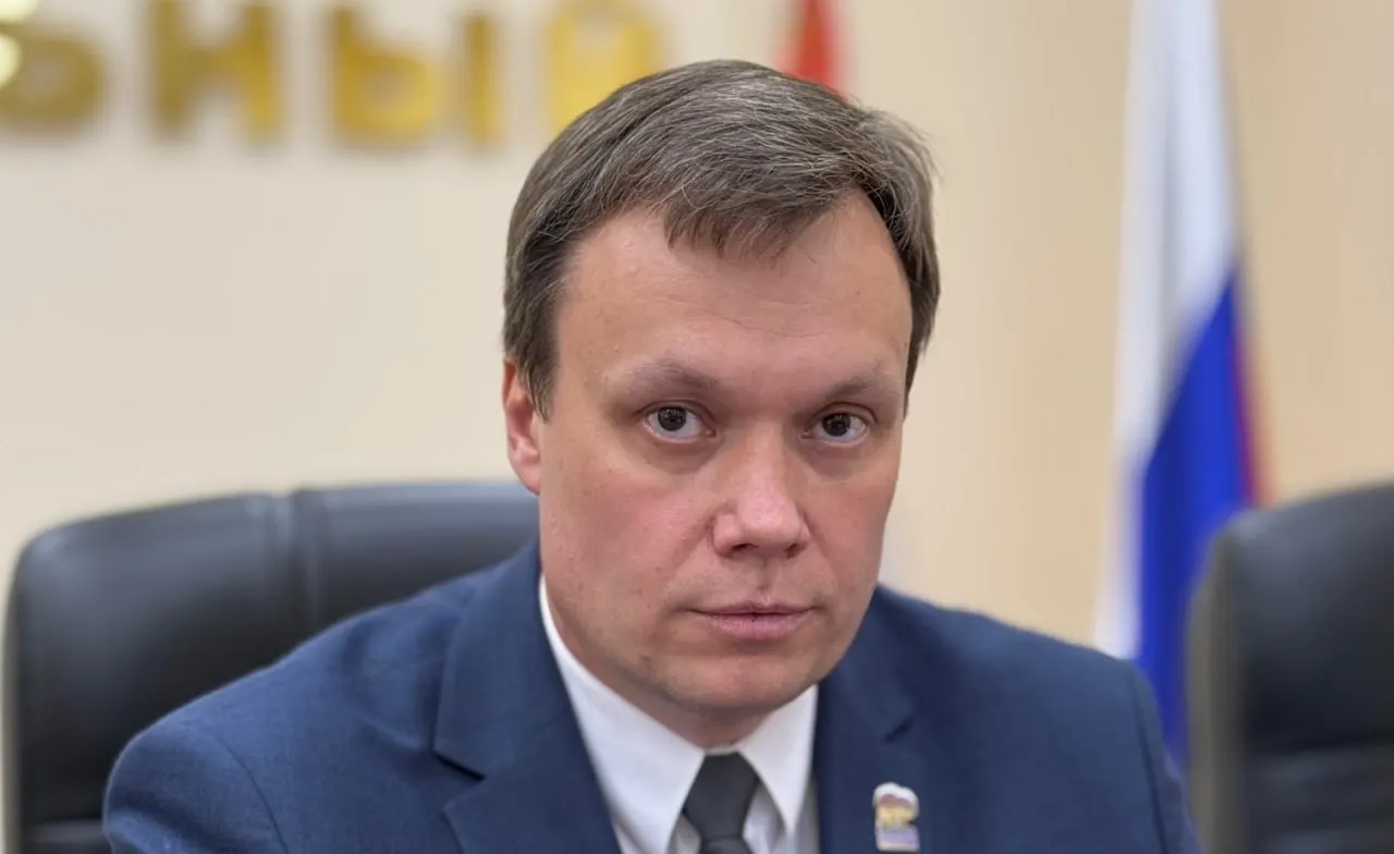 Региональный чиновник заявляет, что итог выборов зависит от поддержки власти и активности соцсетей, а критики напоминают о прошлых инцидентах руководителя и кадровой ротации.