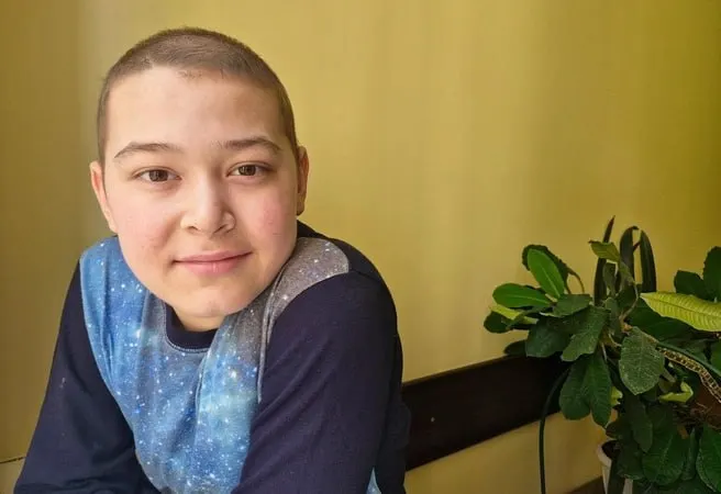 11-летний Максим Виноградов из Псковской области нуждается в локальной протонной лучевой терапии стоимостью 3,33 млн рублей; сбор средств открыт.