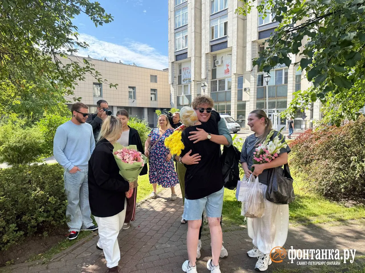 После нападения кислотой Анастасия провела три месяца в больнице и делится опытом восстановления, поддержкой близких и намерением добиться справедливости.