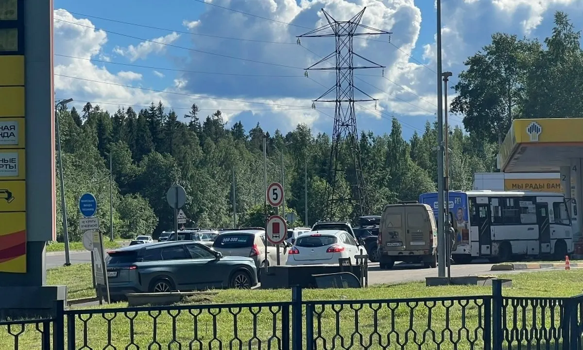 В регионе ожидают поступление всех видов топлива в ближайшие двое суток, что должно снизить напряжённость на заправках.