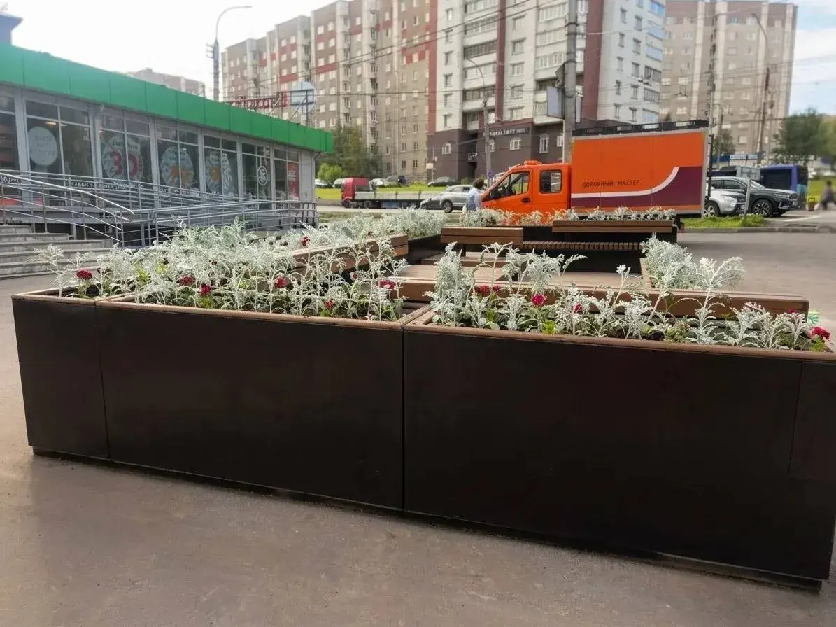 Новые зоны отдыха появились в городе на двух проспектах: Героев-Североморцев, 33, и Кольский, 2. Жители смогут отдохнуть до наступления первого снега.