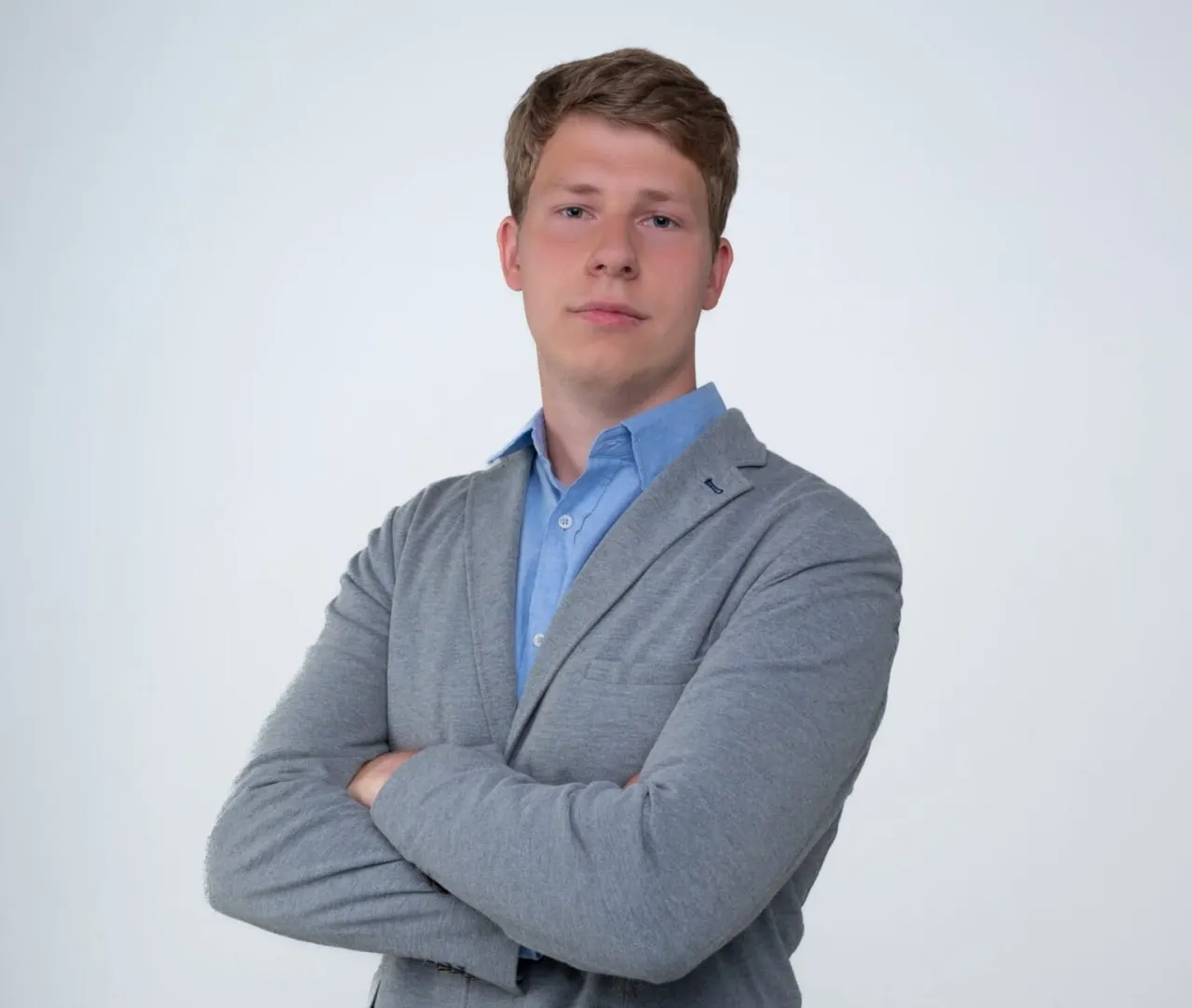 ТИК №35 отказался регистрировать кандидата в депутаты Госдумы по округу №213 (Север Петербурга) из‑за двух иностранных акций, которые невозможно продать во время санкций.