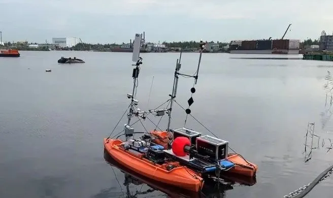 В ходе полигонных испытаний в акватории города проверили надводные и подводные беспилотники: очистку растительности, поиск нефтеразливов и мониторинг дна.