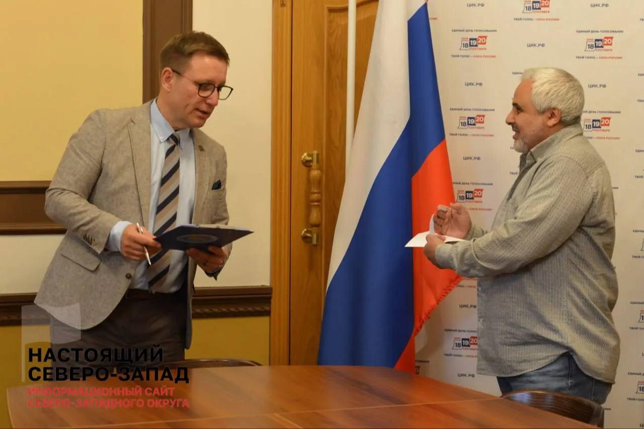 Всего зарегистрировано 42 кандидата по единому списку. В общеобластную часть вошли фермер Александр Конашенков, менеджер Яна Иванова, капитан первого ранга запаса ВМФ и агроном Евгений Васильев, педагог и исследователь Холокоста Татьяна Пасман и врач скорой помощи Вера Реброва. Еще 11 кандидатов зарегистрированы по одномандатным округам. Таким образом, несмотря на снятие федерального списка партии с выборов в Госдуму, в Псковской области за «Яблоко» на региональных выборах можно проголосовать — бюллетень под номером 9.