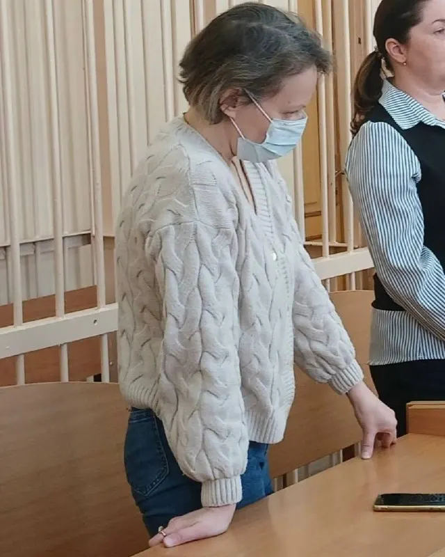 Пациентка обратилась в частный медицинский центр; после неверного диагноза и назначения противопоказанного лечения она умерла. Врач получил два года ограничения свободы и запрет на медицинскую деятельность.