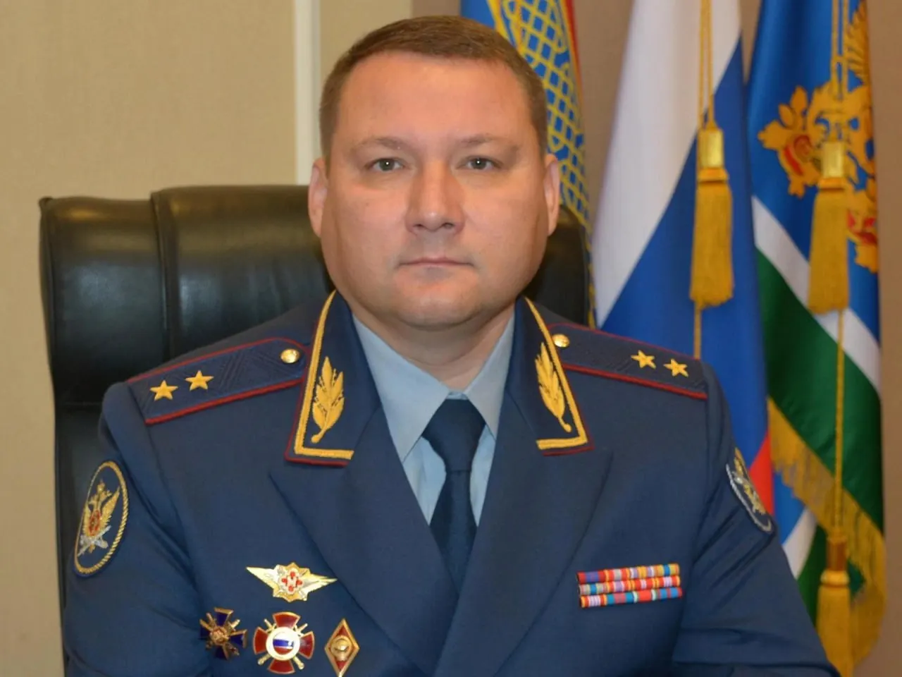 Александр Федоров покинул должность руководителя свердловского ГУФСИН; первым зам Федорова стал полковник Руслан Антипенко.