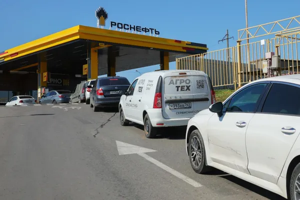 Казахстанский НПЗ «Конденсат» будет перерабатывать российскую нефть и отправлять в Россию бензин и дизель; часть продукции останется в Казахстане. О переговорах заявляют без санкций.