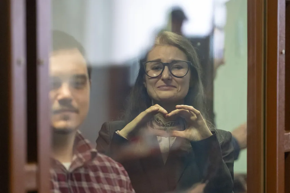 Суд в Санкт-Петербурге вынес приговор фигурантам дела «Весна», молодежного оппозиционного движения, ранее выступавшего против войны и мобилизаций. Самый длительный срок достался Анне Архиповой; в материалах освещаются её семья и близкие.