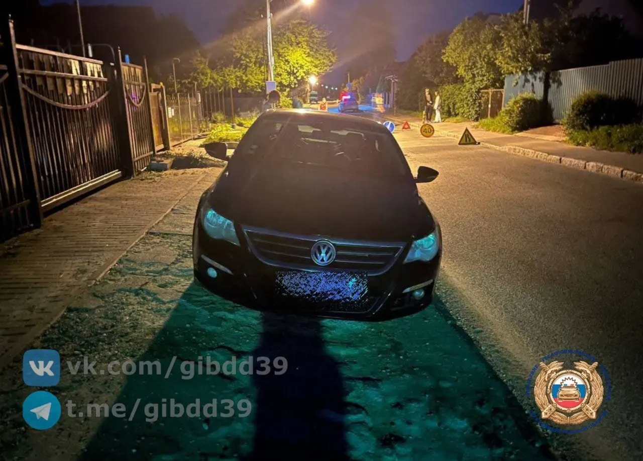 19-летний водитель на Volkswagen сдавал задом и сбил 57-летнего пешехода; пострадавшего доставили в больницу. Ведётся расследование.