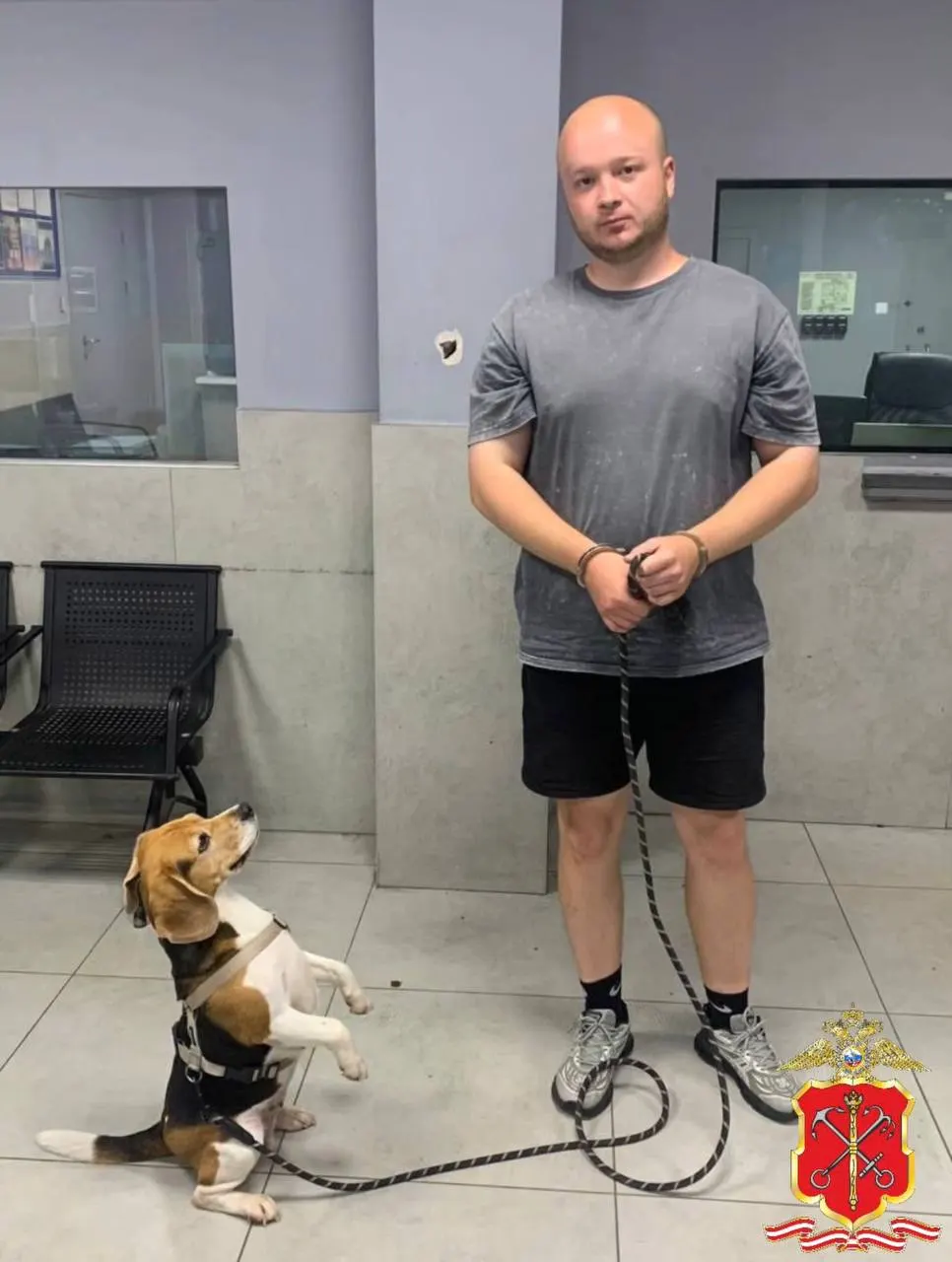 29-летний задержанный найден с двумя свёртками мефедрона и почти 300 граммами метилэфедрона; по делу возбуждено уголовное производство.