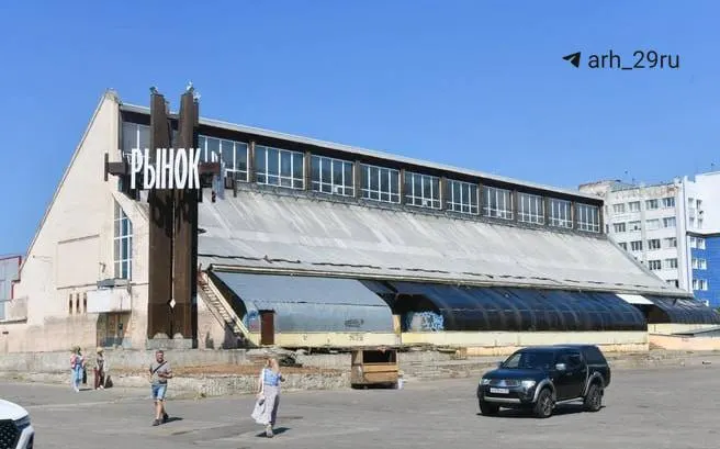 Здание рынка пустует с апреля; власти и собственник договорились, что любая новая концепция должна сохранить рынок.
